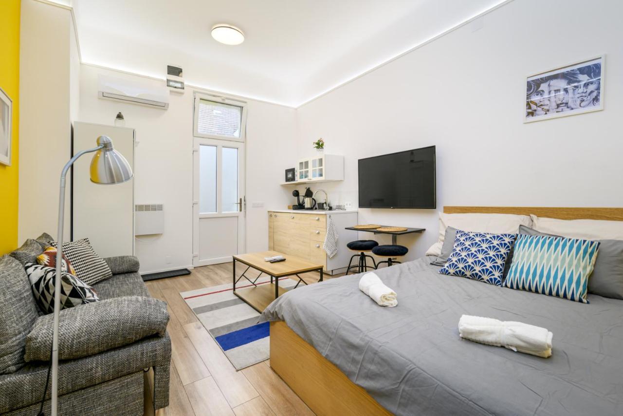 Stylish Yellow Suite In The Heart Of Budapest Extérieur photo