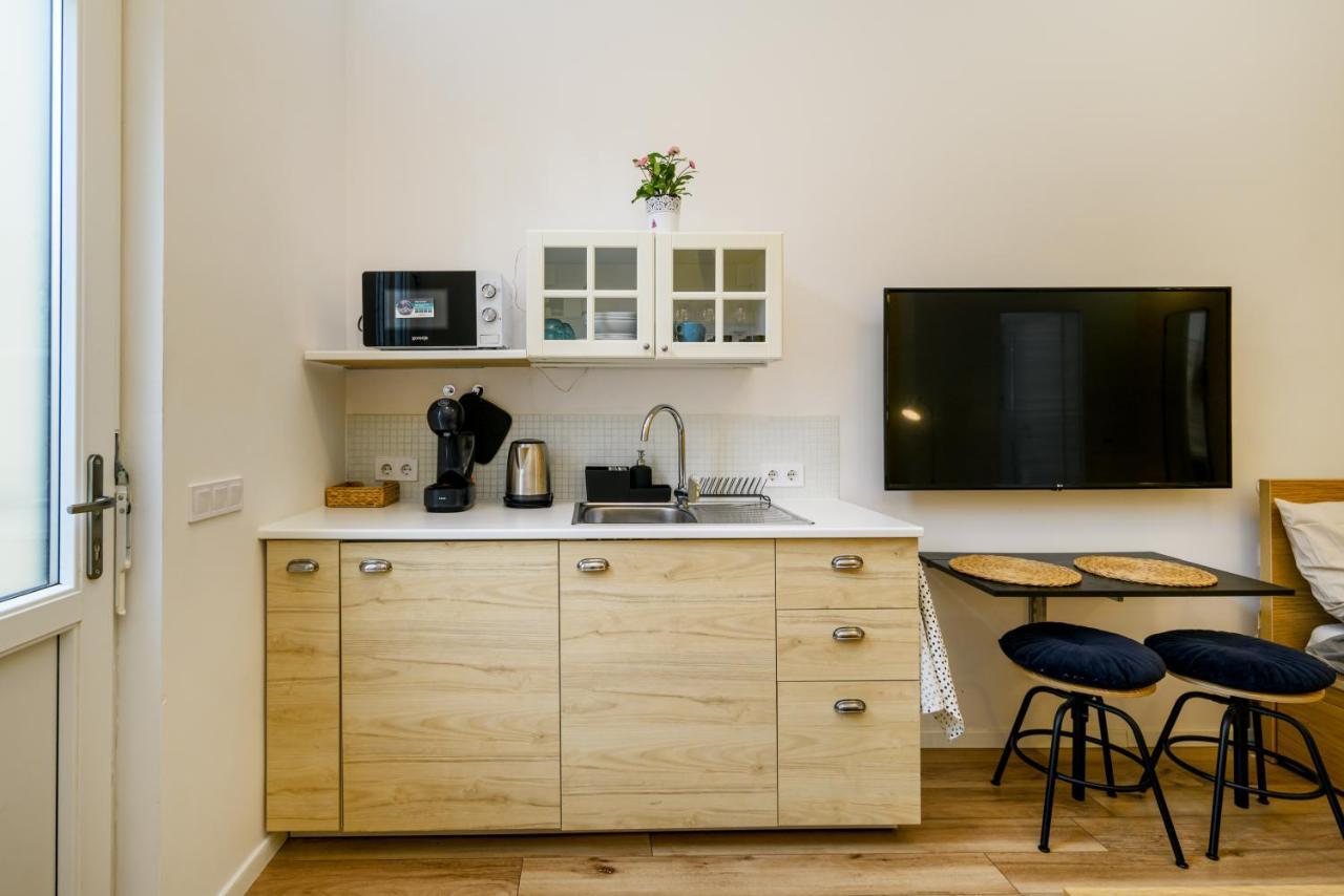 Stylish Yellow Suite In The Heart Of Budapest Extérieur photo
