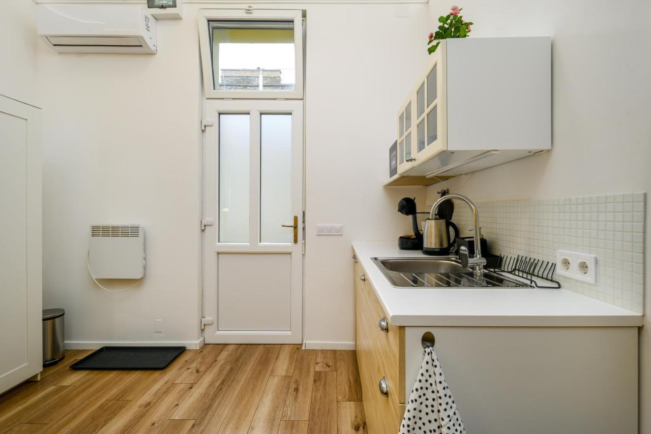Stylish Yellow Suite In The Heart Of Budapest Extérieur photo